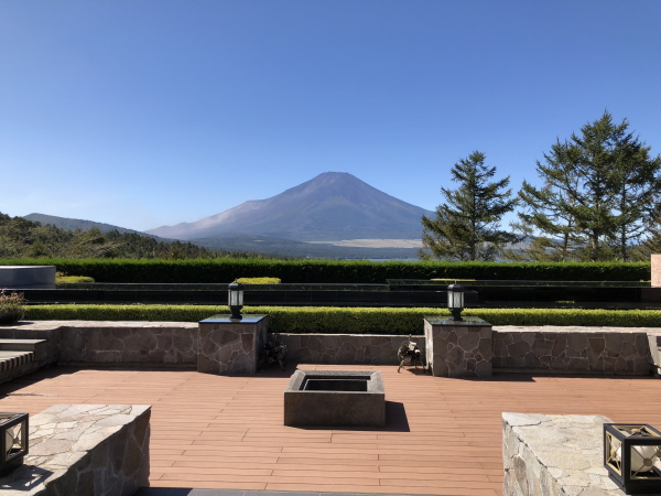 山中湖サンクチュアリの庭から見る富士山