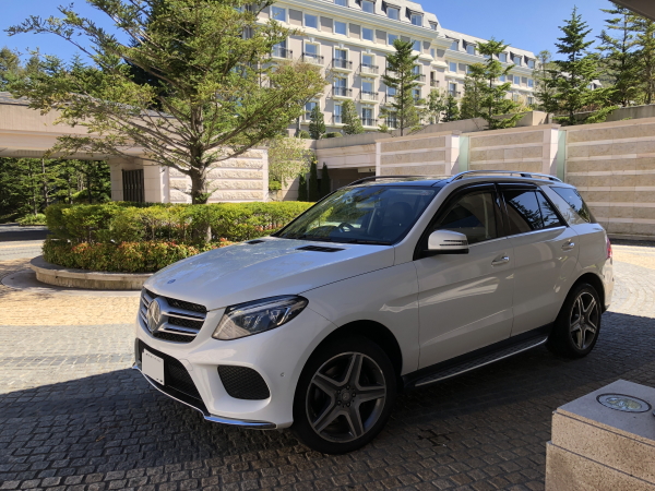 エクシブの車寄せとGLE