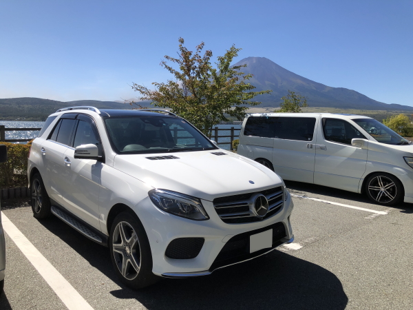 富士山とメルセデスベンツGLE