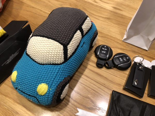 ミニの納車プレゼント MINIのぬいぐるみ