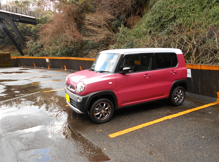 熱川バナナワニ園の駐車場にハスラー