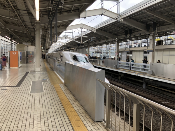 京都駅ホーム　新幹線