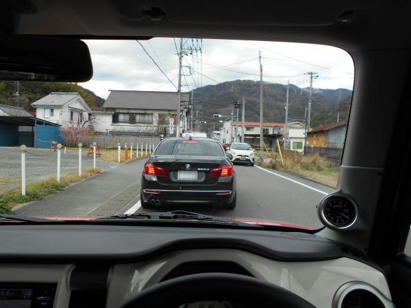 道幅の狭い下田街道