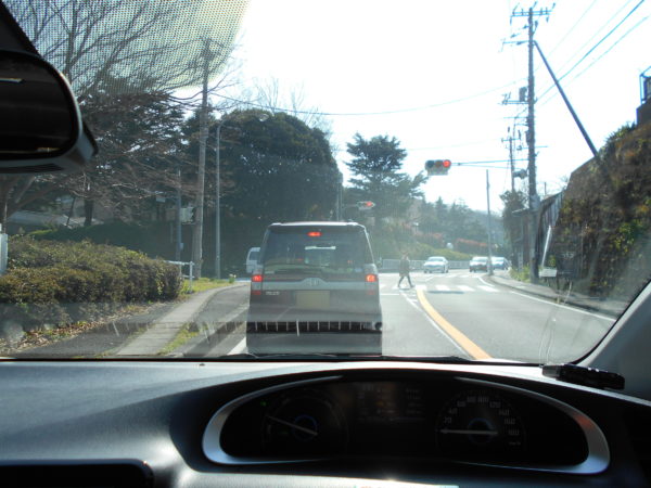 シエンタの運転席から見た一般道