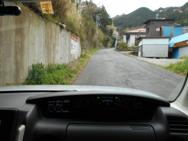 NBOXで路面の悪い道路を走行