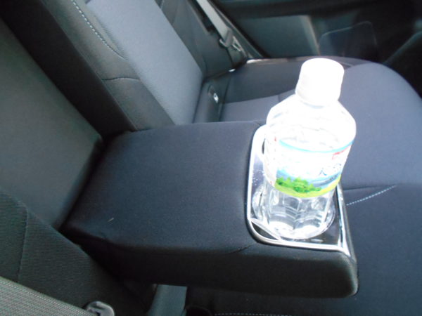 レヴォーグの内装や荷室の広さ 収納の使い勝手は 実車を使って内装と荷室の寸法を計測してみました 夢あるカーライフ 夢カー レヴォーグの内装や荷室の広さ 収納の使い勝手は 実車を使って内装と荷室の寸法を計測してみました 夢あるカーライフ 夢カー