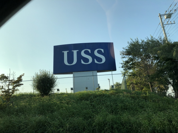 USS東京の看板
