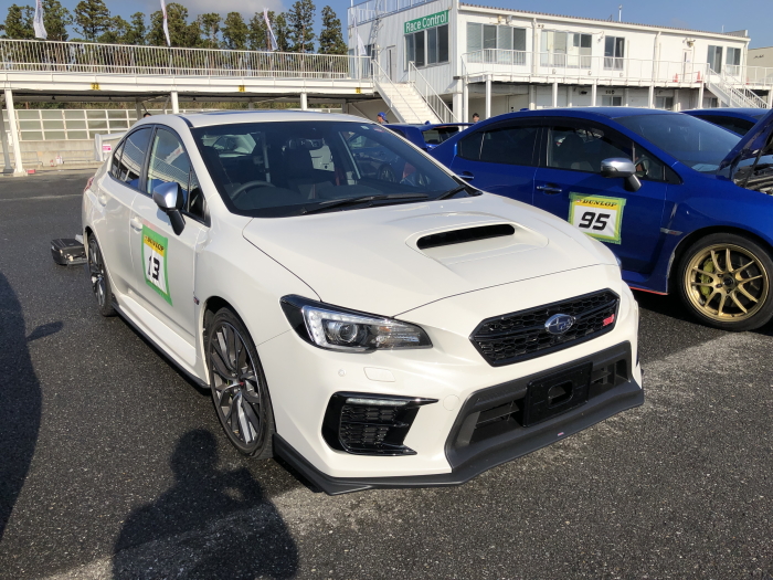 スバル Wrx Stiほぼ新車 慣らしはやった でサーキット走行 袖ヶ浦で行われたstiサーキットドライブに参加してきました 夢あるカーライフ 夢カー